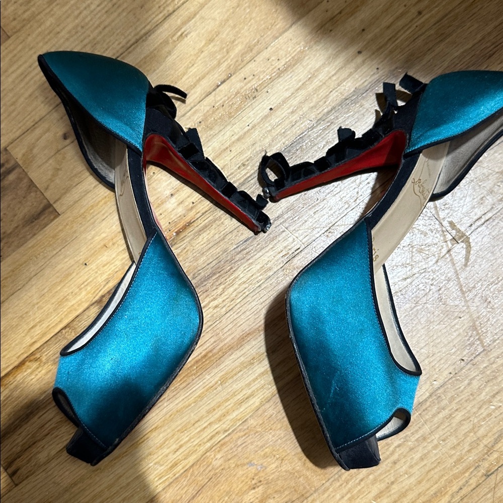 Women’s teal Christian Louboutin heels size 37 - Picture 2 of 5